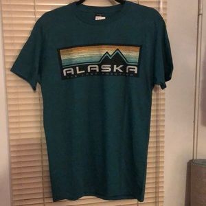T-Shirt Green Alaska Women’s Small. NWT.